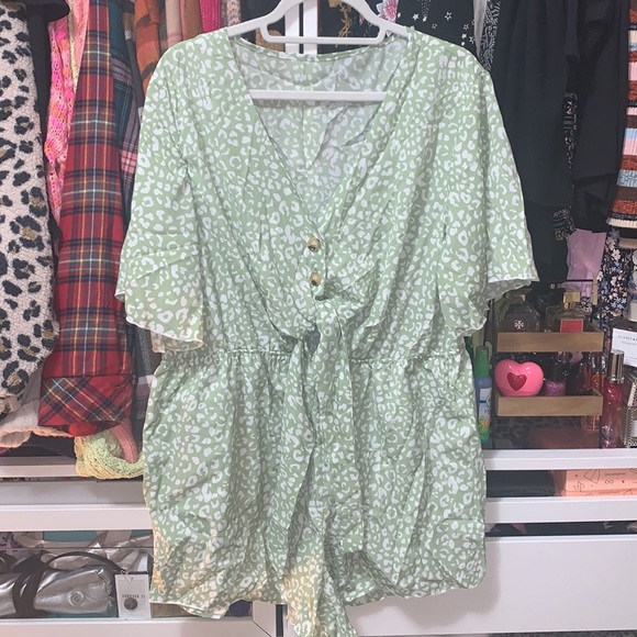 Plus Cheetah Print Tie Front Romper - Picture 6 of 14